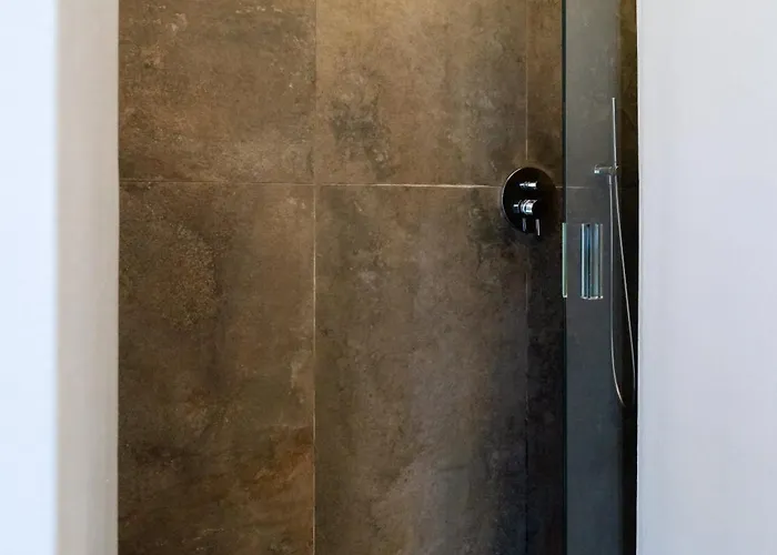 Vittorio Veneto 25 4* Modène